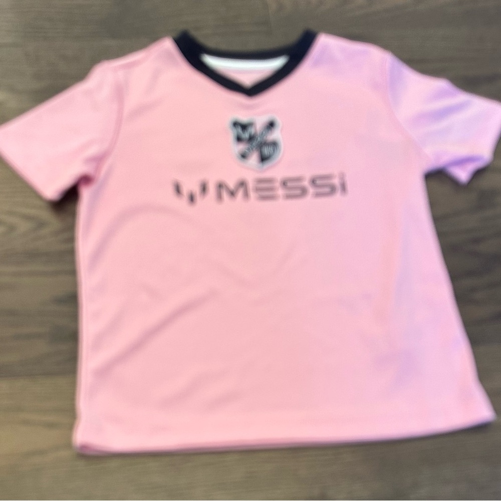 NWT Boys Messi Youth Short Sleeve Pink Soccer Shirt Size 4 Logo Tee Polyester